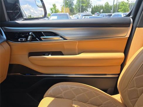 Used 2023 Jeep Grand Wagoneer Series III AWD/4WD image 25