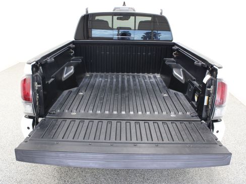 Used 2020 Toyota Tacoma TRD Off-Road w/ Technology Package AWD/4WD image 30