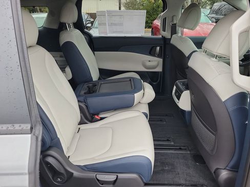 New 2026 Kia Carnival EX image 12