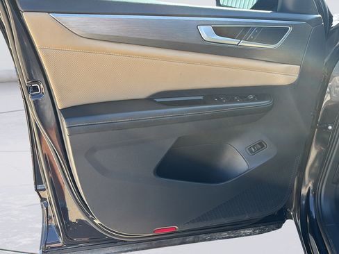 Used 2024 Volkswagen Atlas Cross Sport SE w/ Panoramic Sunroof Package FWD image 19