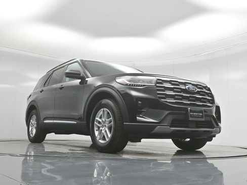 New 2025 Ford Explorer Active w/ Active Comfort Package image 31