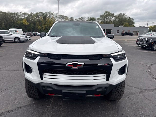 Used 2024 Chevrolet Colorado ZR2 w/ ZR2 Convenience Package III AWD/4WD image 2
