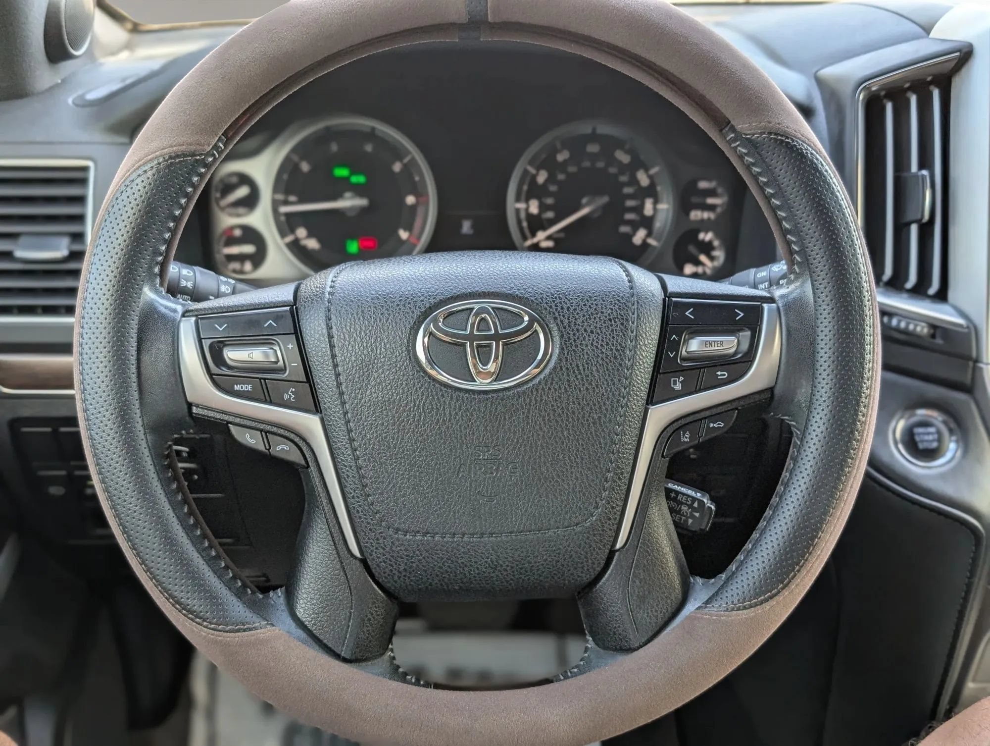 Used 2018 Toyota Land Cruiser AWD/4WD image 35