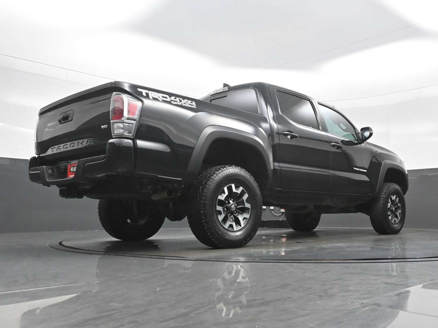 Used 2020 Toyota Tacoma TRD Off-Road w/ Technology Package AWD/4WD image 32
