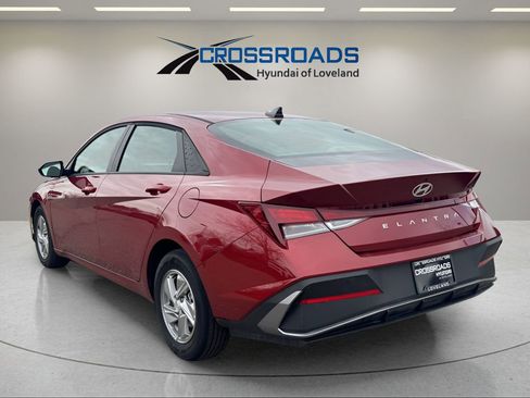 Used 2025 Hyundai Elantra SE image 2