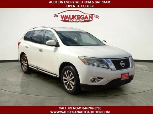 Used 2014 Nissan Pathfinder SL image 2