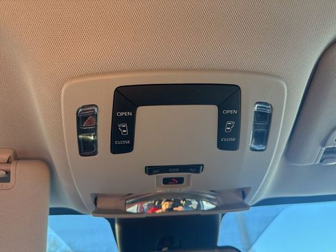 Used 2024 Toyota Sienna LE image 18