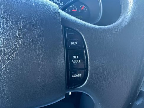 Used 2006 Ford E-150 and Econoline 150 Cargo image 17