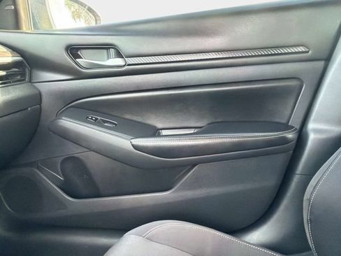 Used 2024 Nissan Altima 2.5 SV FWD image 21