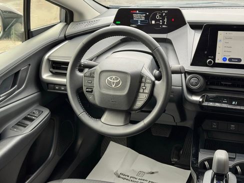 Used 2025 Toyota Prius LE image 18