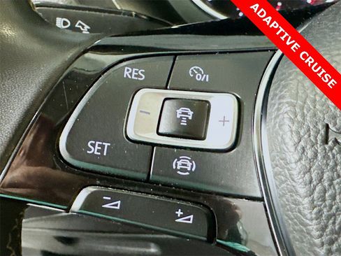 Used 2021 Volkswagen Tiguan SE w/ Panoramic Sunroof Package image 35