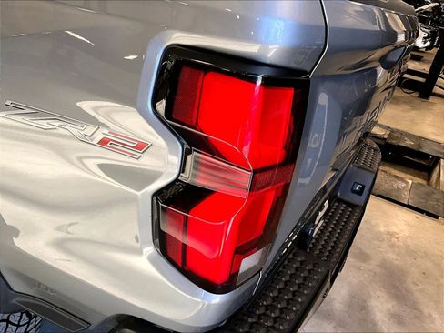 Used 2025 Chevrolet Colorado ZR2 w/ Midnight Edition image 35