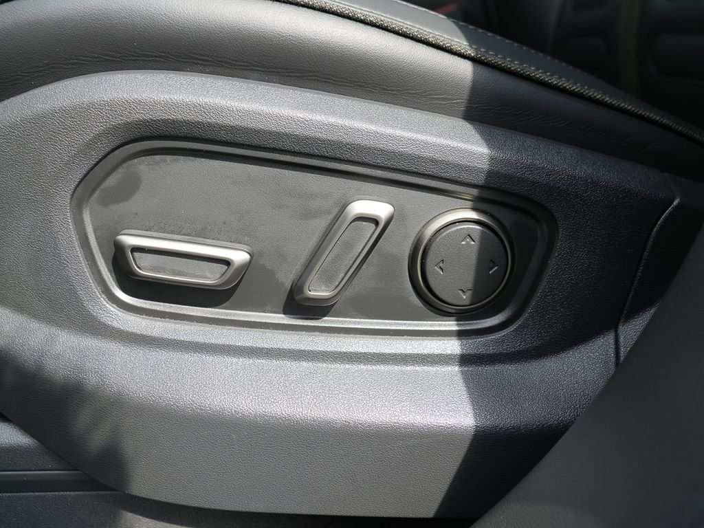 Used 2025 Rivian R1S Adventure Dual AWD/4WD image 17