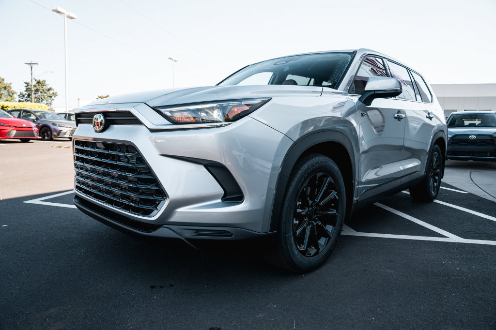 New 2026 Toyota Grand Highlander XLE FWD image 3