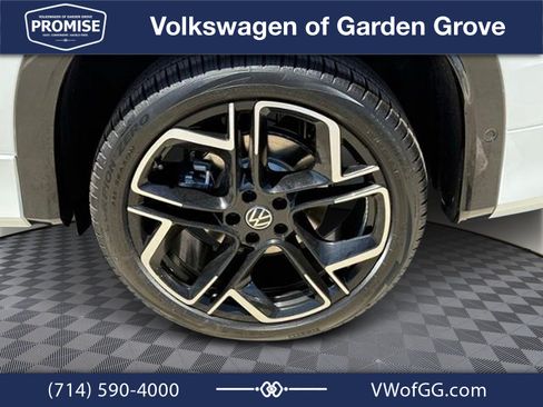 New 2026 Volkswagen Tiguan SEL R-Line AWD/4WD image 8