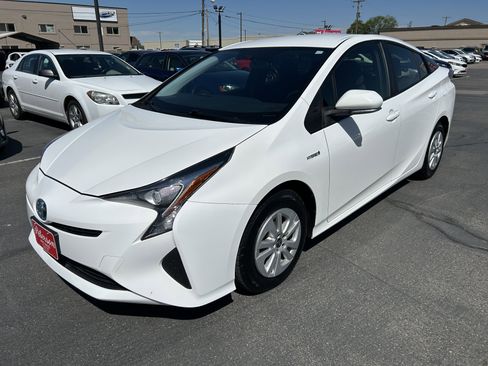 Used 2016 Toyota Prius Two FWD image 3