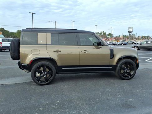 Used 2024 Land Rover Defender 110 X-Dynamic SE image 19