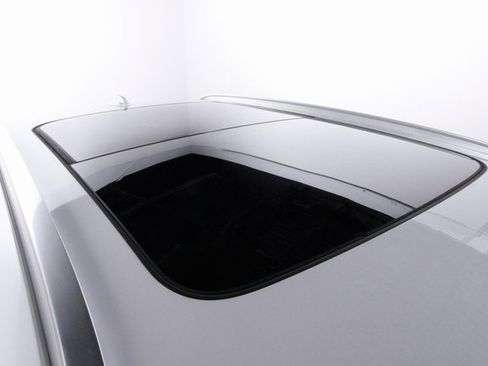 Certified 2025 Volvo XC40 B5 Plus image 43