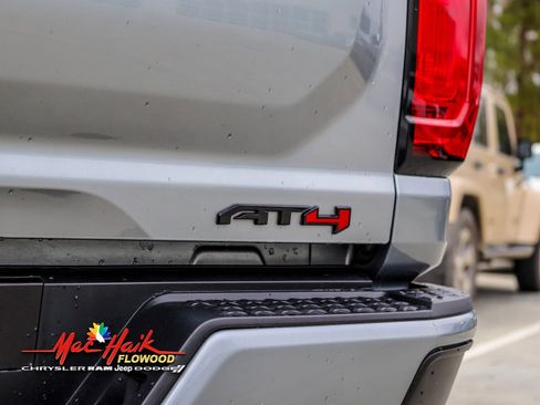 Used 2024 GMC Canyon AT4 image 9