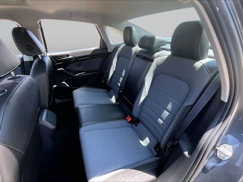 Used 2025 Volkswagen Jetta SE FWD image 21
