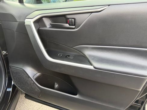 Used 2022 Toyota RAV4 LE image 26