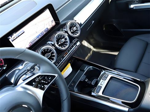 Certified 2025 Mercedes-Benz GLB 250 4MATIC image 21