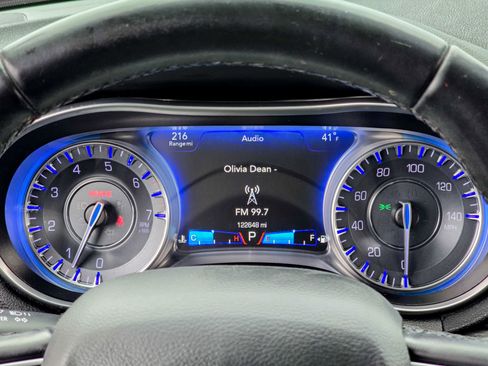 Used 2018 Chrysler 300 Touring image 37