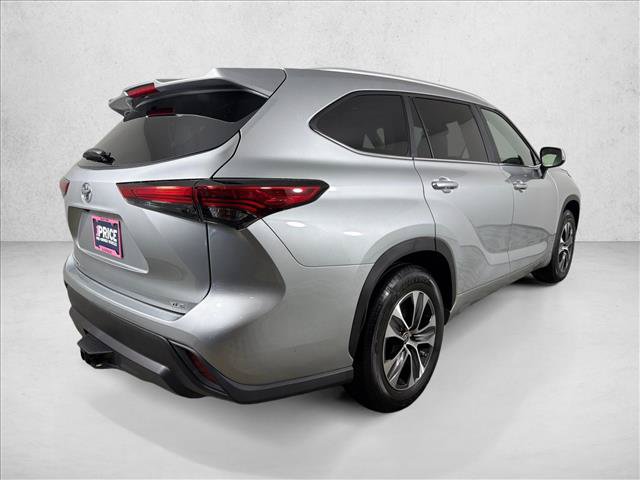 Used 2023 Toyota Highlander XLE FWD image 4