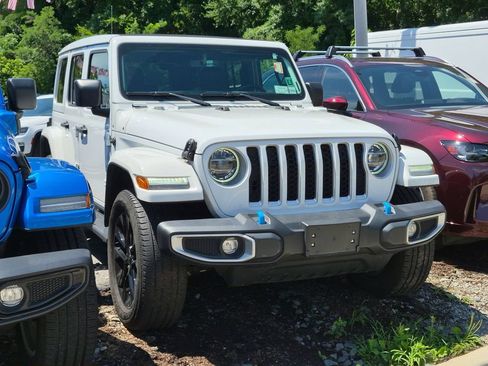 Used 2022 Jeep Wrangler Unlimited Sahara w/ Cold Weather Group AWD/4WD image 4