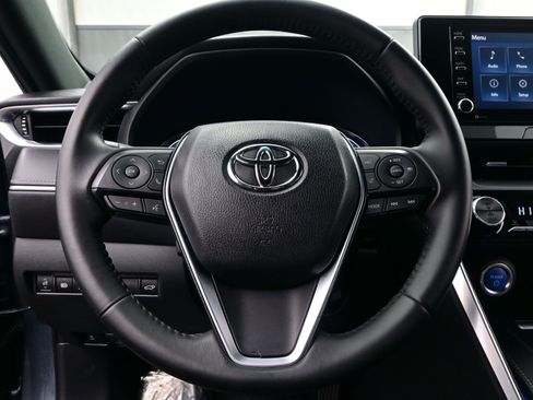 Used 2022 Toyota Venza XLE image 24