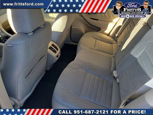 Used 2015 Ford Taurus SE image 13