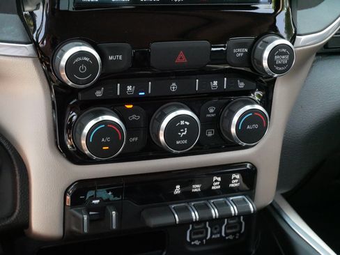 Used 2020 RAM 1500 Laramie AWD/4WD image 23