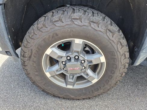 Used 2025 GMC Sierra 2500 SLT w/ SLT Premium Package AWD/4WD image 16
