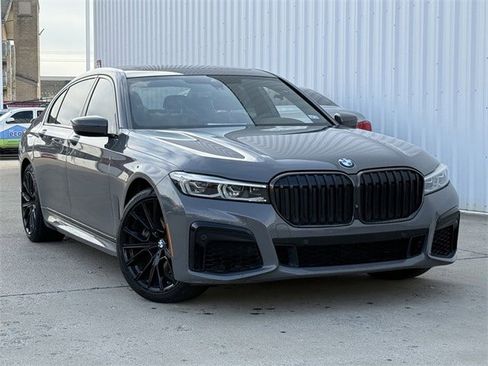 Used 2021 BMW 740i w/ M Sport Package image 2