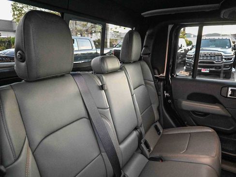 New 2026 Jeep Gladiator Mojave image 25