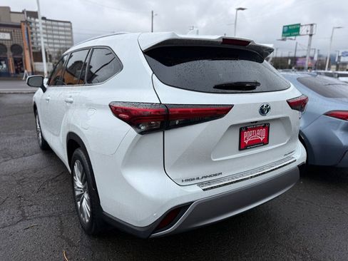 Used 2022 Toyota Highlander Platinum image 6