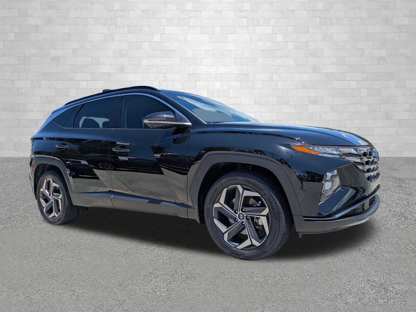 Certified 2024 Hyundai Tucson Limited AWD/4WD image 1