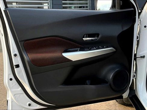 Used 2020 Nissan Kicks SR FWD image 20