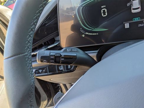 Certified 2024 Kia Niro EX Touring image 33