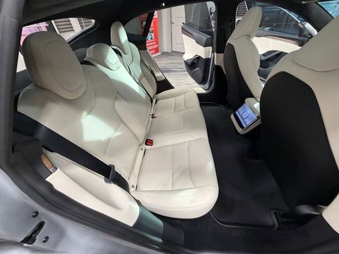 Used 2024 Tesla Model S image 43