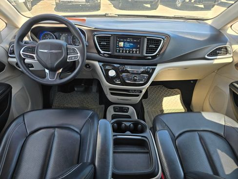 Used 2021 Chrysler Voyager Lxi image 4