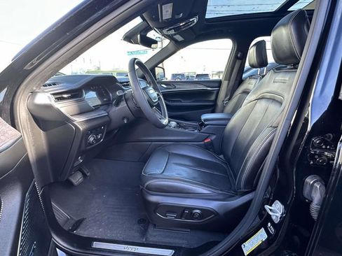 Used 2023 Jeep Grand Cherokee Overland image 13