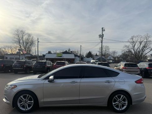 Used 2018 Ford Fusion SE w/ Fusion SE Technology Package image 2
