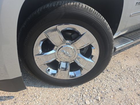 Used 2019 Chevrolet Tahoe LT w/ LT Signature Package RWD image 13