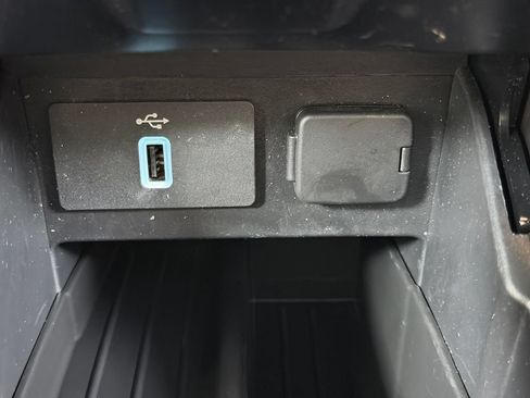 Used 2017 Ford Explorer XLT w/ Equipment Group 202A FWD image 49