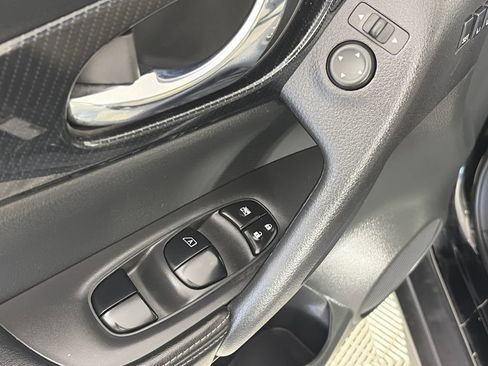 Used 2019 Nissan Rogue SL AWD/4WD image 25