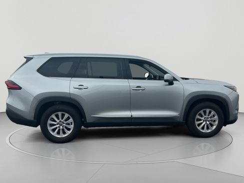 Used 2025 Toyota Grand Highlander FWD image 6