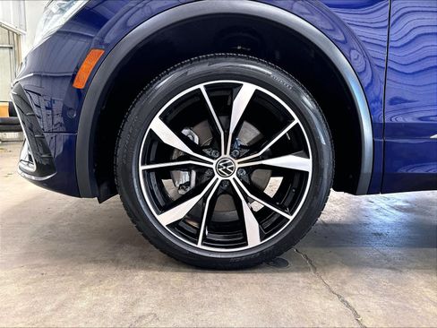 Used 2022 Volkswagen Tiguan SEL R-Line AWD/4WD image 38