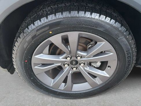 Used 2022 Ford Explorer XLT w/ Equipment Group 202A AWD/4WD image 12