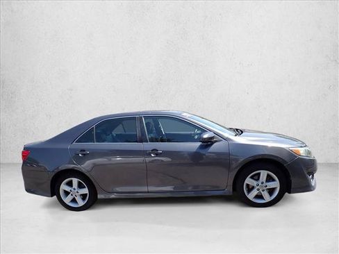 Used 2012 Toyota Camry SE FWD image 5